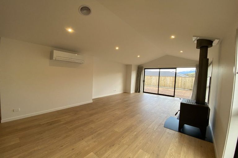 Photo of property in 10 Fallow Street, Jacks Point, 9371