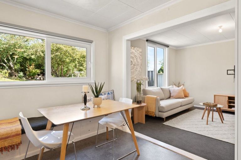 Photo of property in 28 Chatham Street, Waihola, Milton, 9073