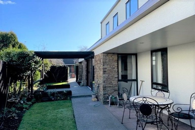 Photo of property in 2/8 Ilam Park Place, Ilam, Christchurch, 8041