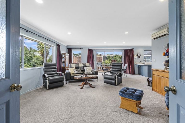 Photo of property in 3 Mahoe Street, Strandon, New Plymouth, 4312