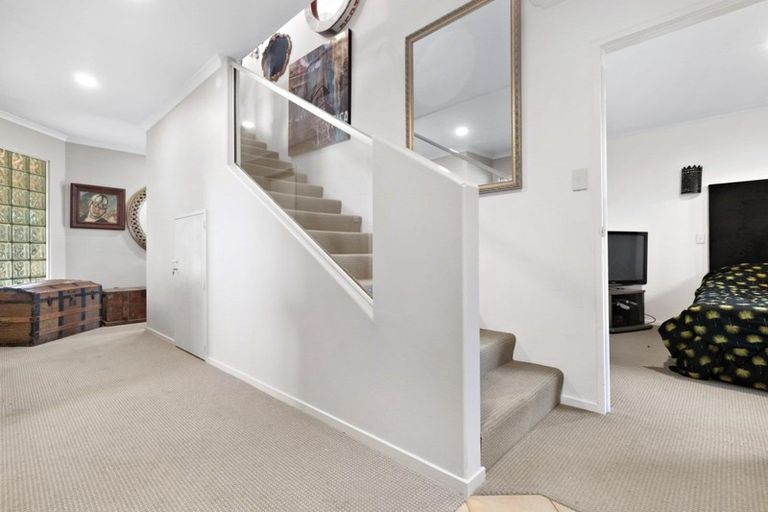 Photo of property in 4 Cedar Drive, Kelvin Heights, Queenstown, 9300