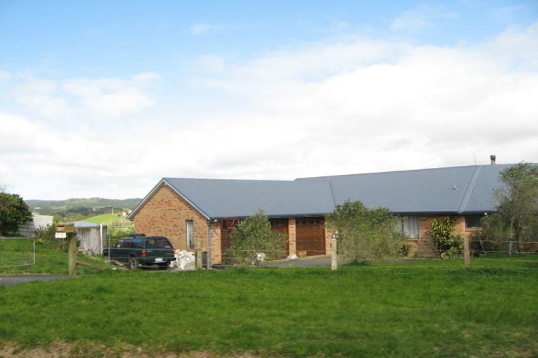 Photo of property in 20 Amreins Road, Waitakere, Henderson, 0782