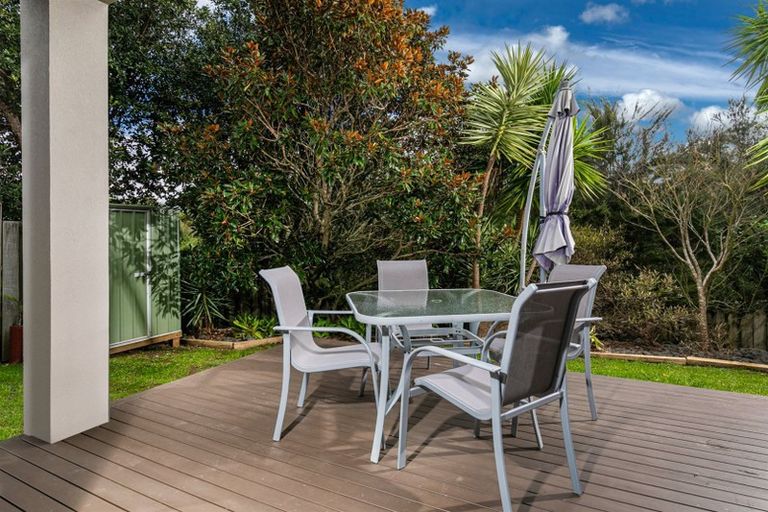 Photo of property in 28 Admirals Court Drive, Greenhithe, Auckland, 0632
