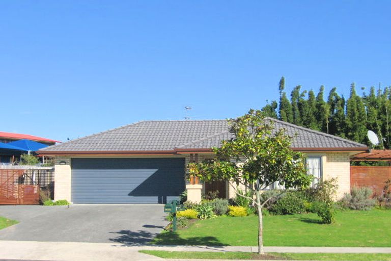 Photo of property in 74 Summerland Drive, Henderson, Auckland, 0612