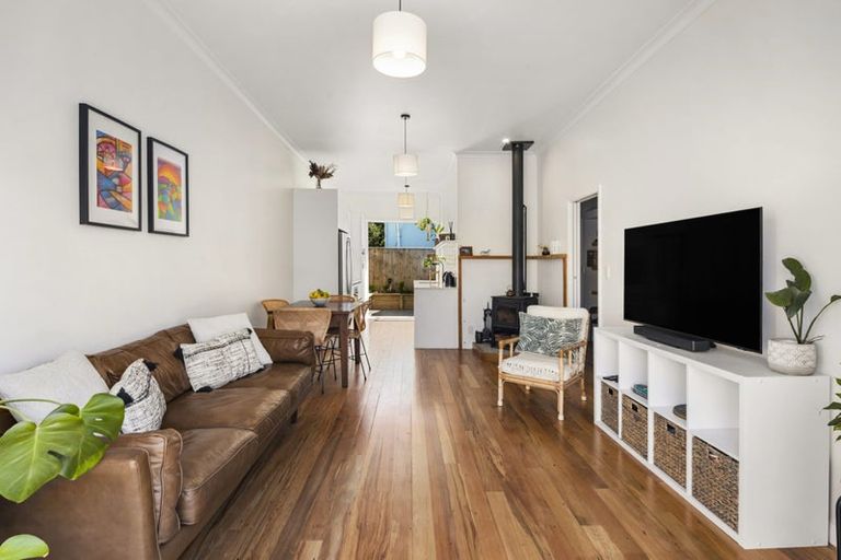 Photo of property in 16 Rua Street, Lyall Bay, Wellington, 6022