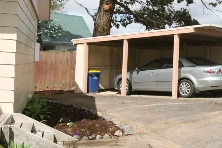 Photo of property in 10a Elizabeth Drive, West Harbour, Auckland, 0618