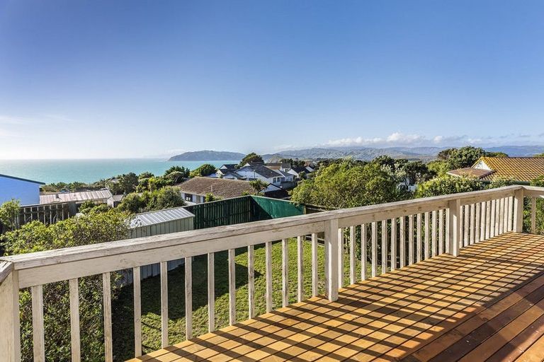 Photo of property in 128 Pikarere Street, Titahi Bay, Porirua, 5022