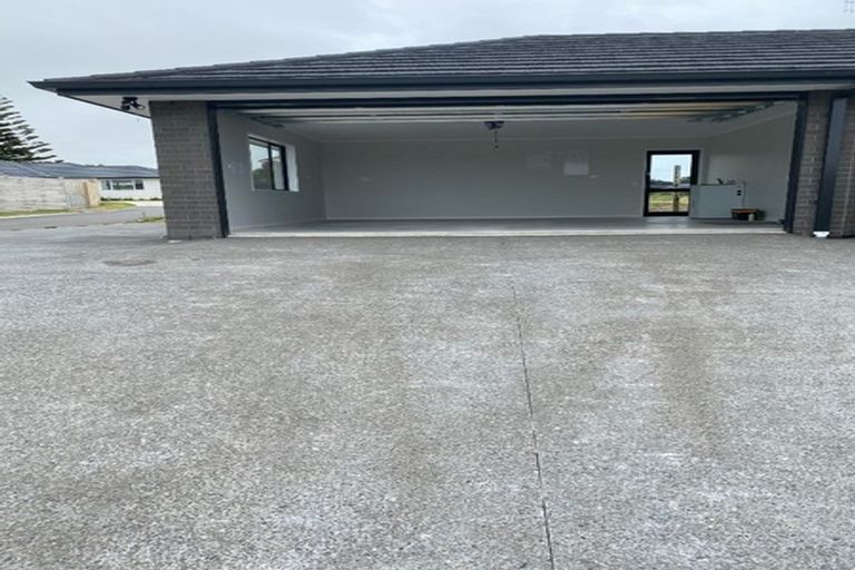 Photo of property in 59 Seagrass Place, Otaki Beach, Otaki, 5512