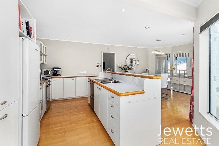 Photo of property in 1 Signallers Grove, Strathmore Park, Wellington, 6022