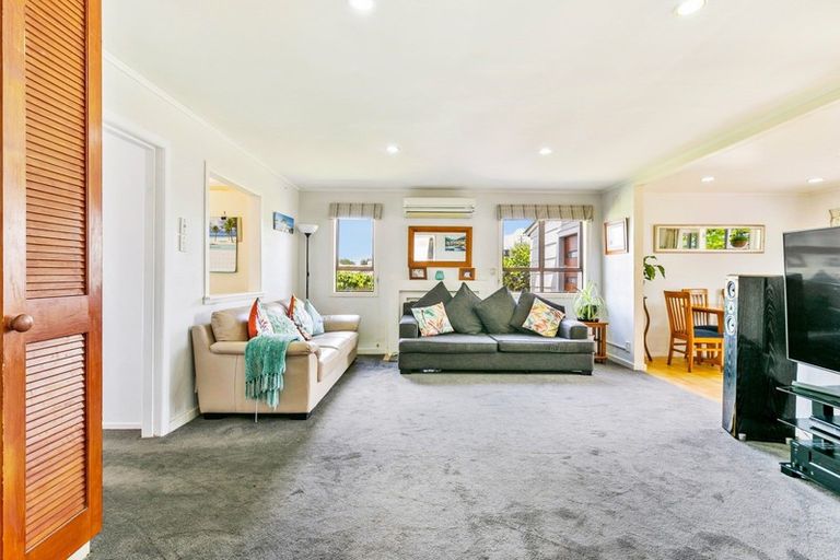 Photo of property in 57 Lynwood Road, New Lynn, Auckland, 0600