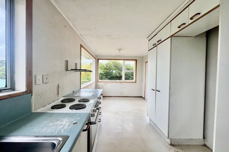 Photo of property in 13 Tracey Terrace, Te Atatu South, Auckland, 0602