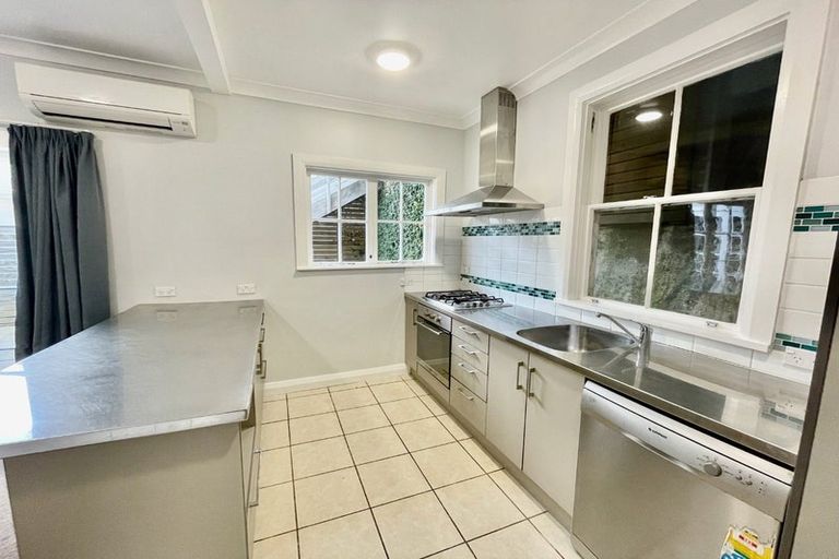 Photo of property in 73 Majoribanks Street, Mount Victoria, Wellington, 6011