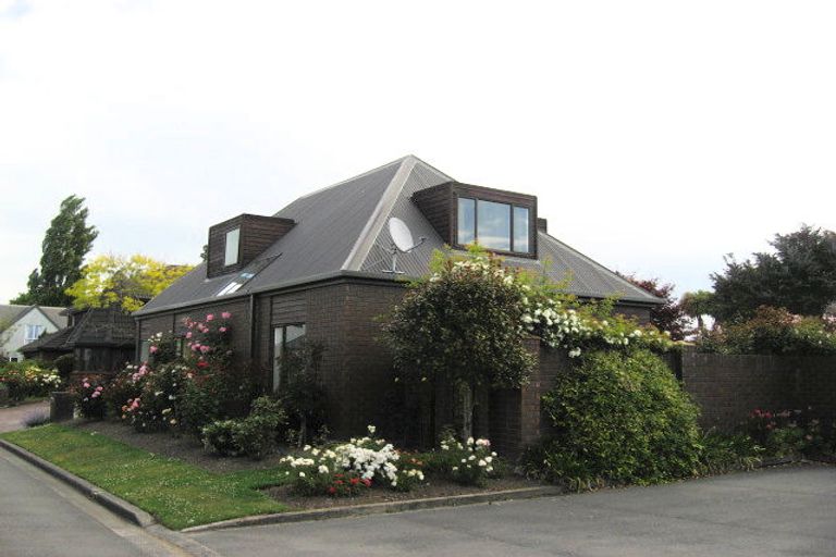 Photo of property in 2/247 Maidstone Road, Avonhead, Christchurch, 8042