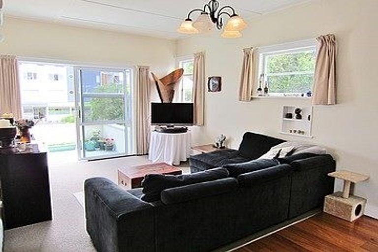 Photo of property in 2/51 Prospect Terrace, Milford, Auckland, 0620
