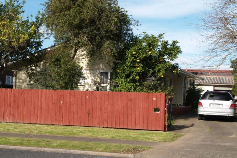 Photo of property in 37 Cottingham Crescent, Mangere East, Auckland, 2024