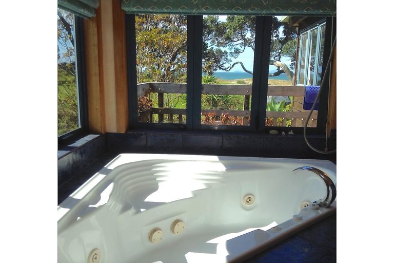 Photo of property in 679 Cove Road, Waipu, 0582