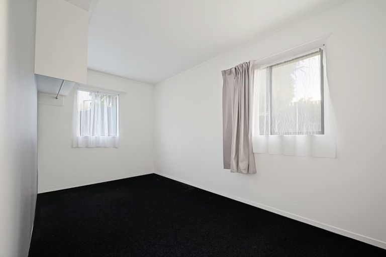 Photo of property in 54 Zefiro Drive, Massey, Auckland, 0614
