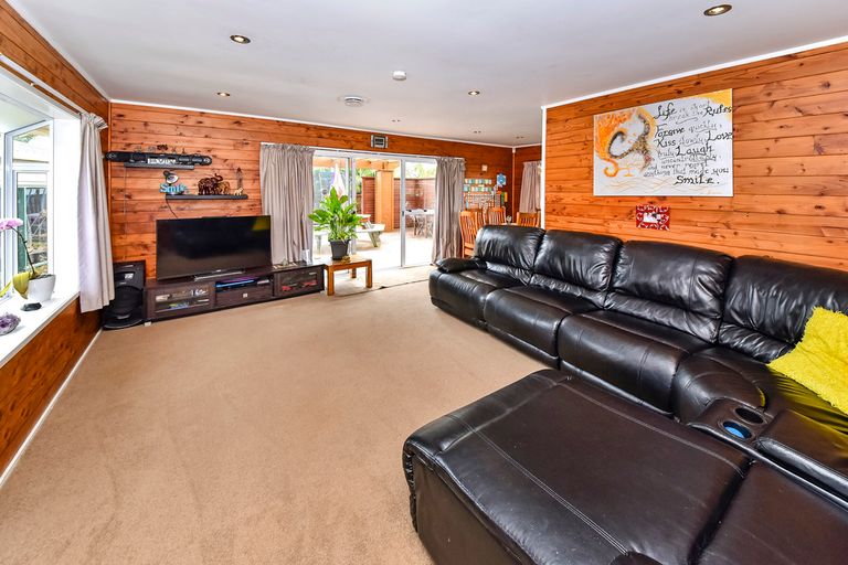 Photo of property in 119 Carnoustie Drive, Wattle Downs, Auckland, 2103