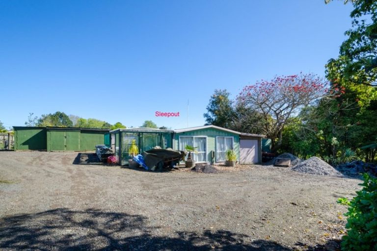 Photo of property in 450 Waitakere Road, Taupaki, Henderson, 0782