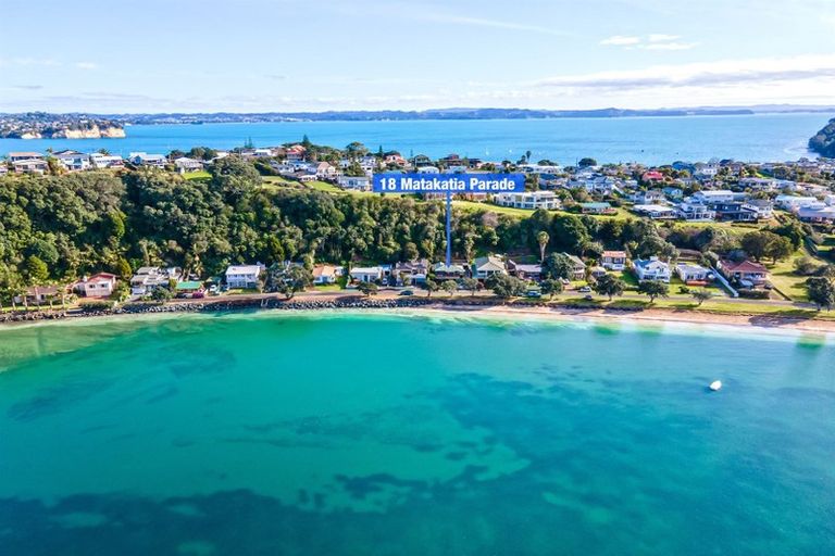 Photo of property in 18 Matakatia Parade, Matakatia, Whangaparaoa, 0930