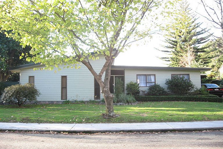 Photo of property in 5 Kew Grove, Raumati Beach, Paraparaumu, 5032