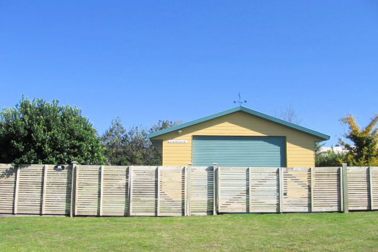 Photo of property in 11 Martin Place, Cooks Beach, Whitianga, 3591