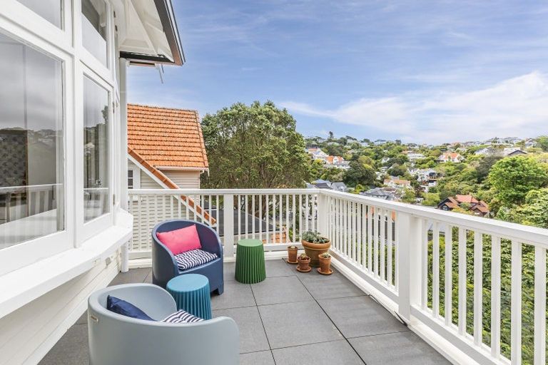 Photo of property in 19 Lower North Terrace, Kelburn, Wellington, 6012