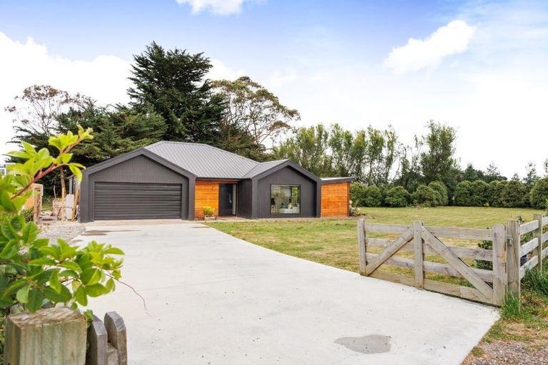 Photo of property in 2 Ashgrove Lane, Ashhurst, 4470