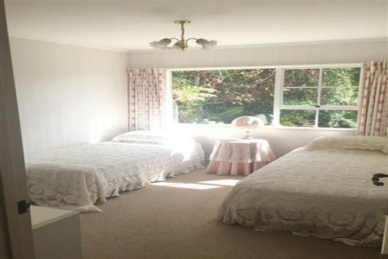 Photo of property in 116 Chelsea View Drive, Chatswood, Auckland, 0626