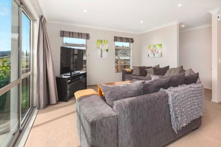 Photo of property in 76 Staithes Drive North, Whitby, Porirua, 5024