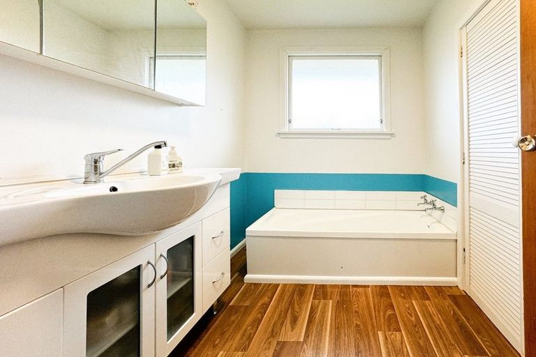 Photo of property in 1 Ostend Place, Avonhead, Christchurch, 8042