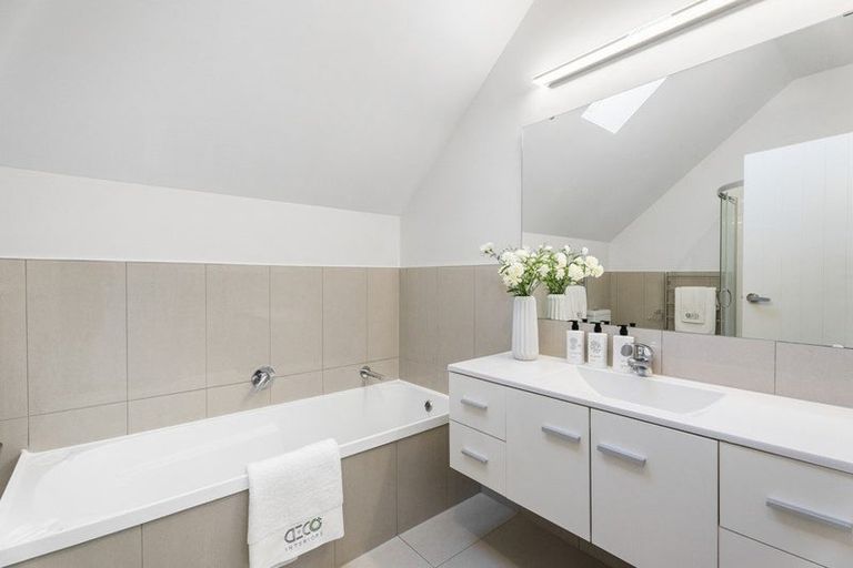 Photo of property in 1a Parkwood Crescent, Gulf Harbour, Whangaparaoa, 0930