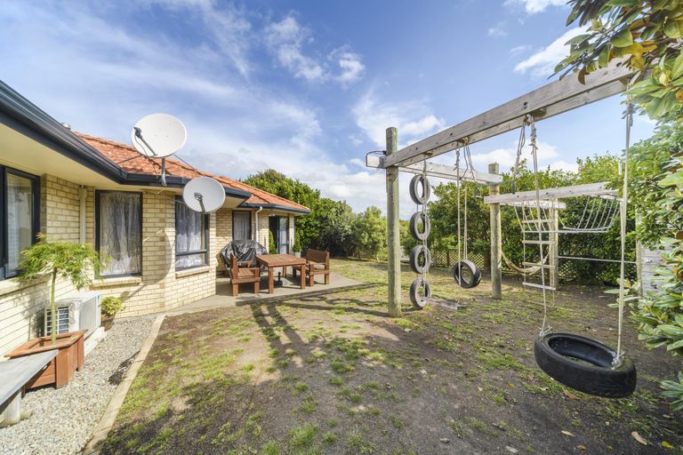 Photo of property in 146 Ruapehu Drive, Fitzherbert, Palmerston North, 4410