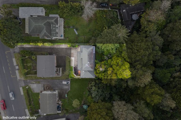 Photo of property in 1/51 Pupuke Road, Birkenhead, Auckland, 0627