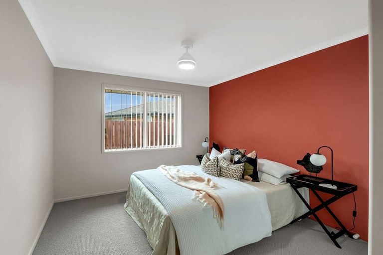 Photo of property in 11 Wai Place, One Tree Point, 0118
