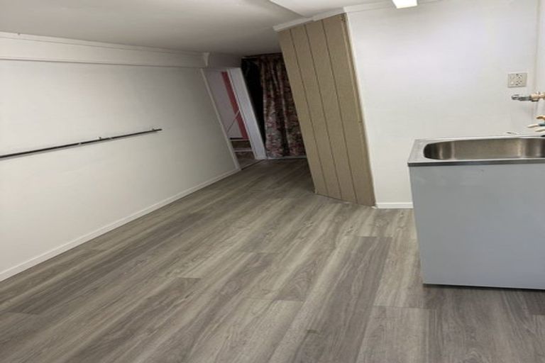 Photo of property in 7 Ellice Road, Totara Vale, Auckland, 0629