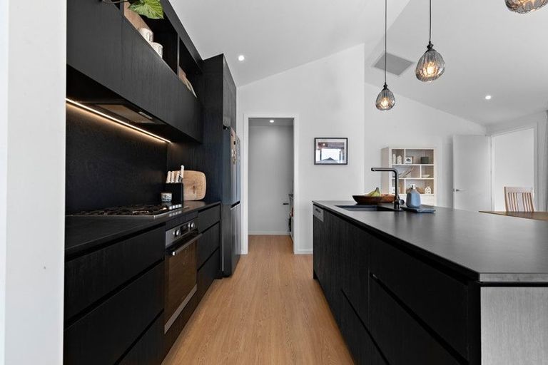 Photo of property in 32 Plough Street, Jacks Point, 9371