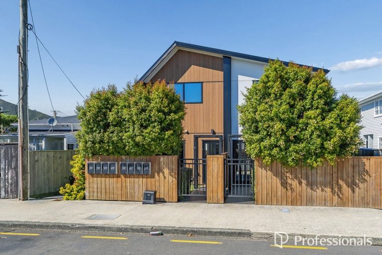 Photo of property in 2/97 Whites Line East, Waiwhetu, Lower Hutt, 5010