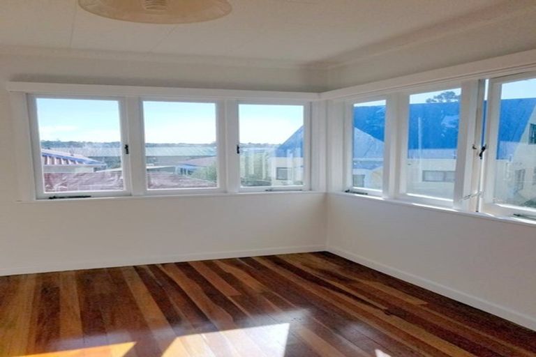 Photo of property in 1/84 College Road, Northcote, Auckland, 0627