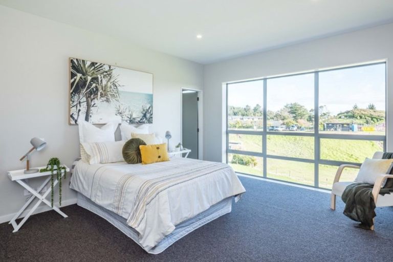 Photo of property in 14 Te Heke Place, Waikanae, 5036