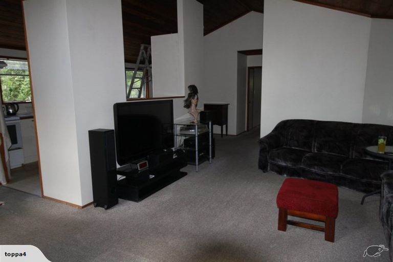 Photo of property in 2/11 Firle Place, Green Bay, Auckland, 0604
