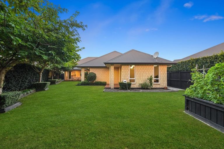 Photo of property in 8 Connor Court, Huntington, Hamilton, 3210