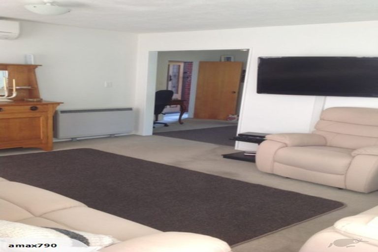 Photo of property in 2/79 Saint James Avenue, Papanui, Christchurch, 8053