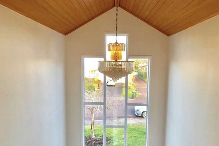 Photo of property in 10 Oakpark Place, West Harbour, Auckland, 0618