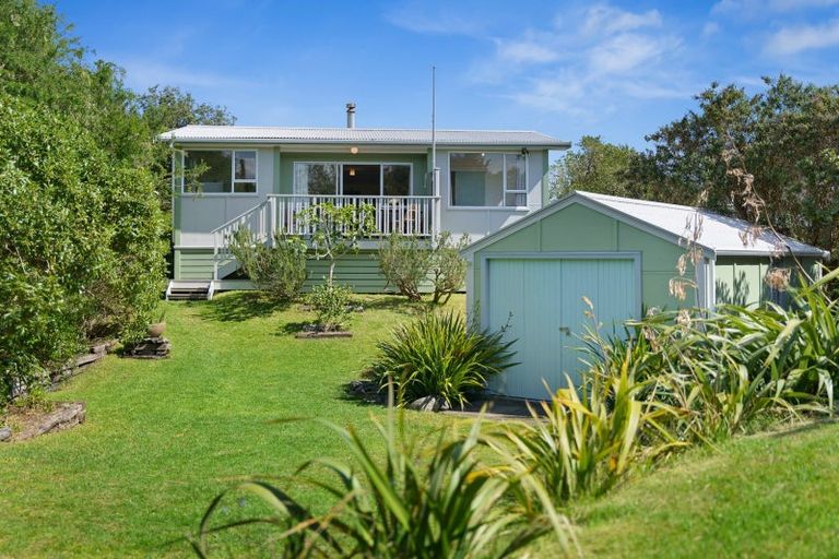 Photo of property in 3 Arthur Street, Waikawa Beach, Levin, 5573