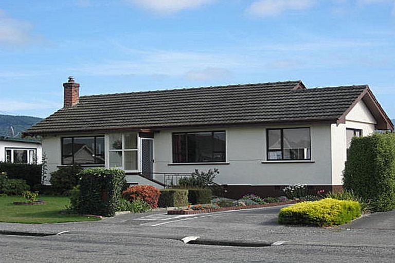 Photo of property in 6 Moorhouse Street, Waimate, 7924