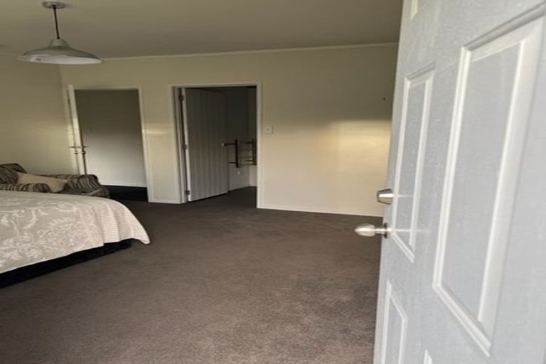 Photo of property in 906 Beach Road, Waiake, Auckland, 0630