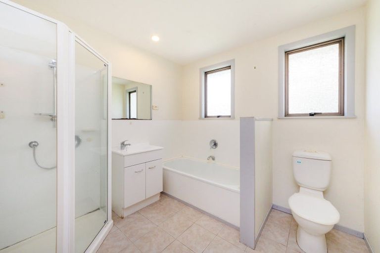 Photo of property in 53 Ruamahanga Crescent, Terrace End, Palmerston North, 4410