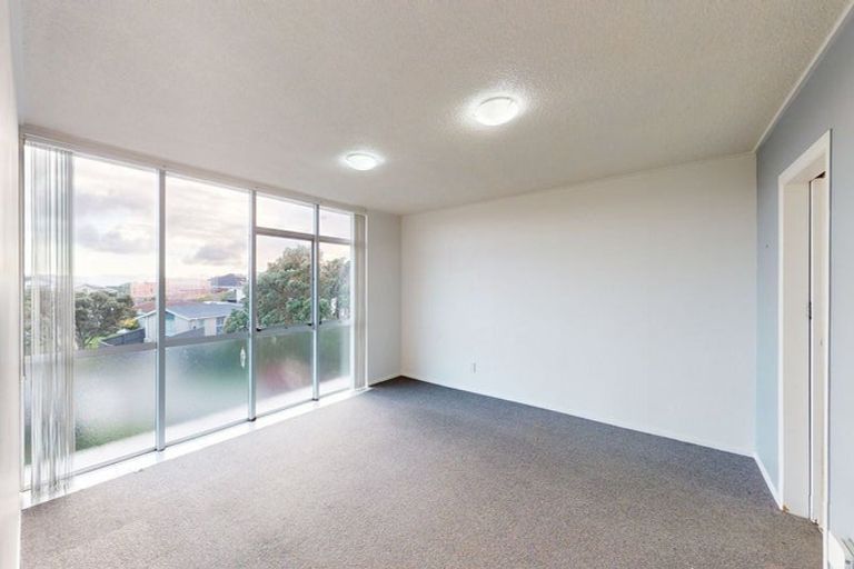 Photo of property in 23uc7 Rangitane Street, Maupuia, Wellington, 6022