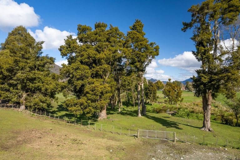 Photo of property in 108 Fairfax Street, Murchison, 7007